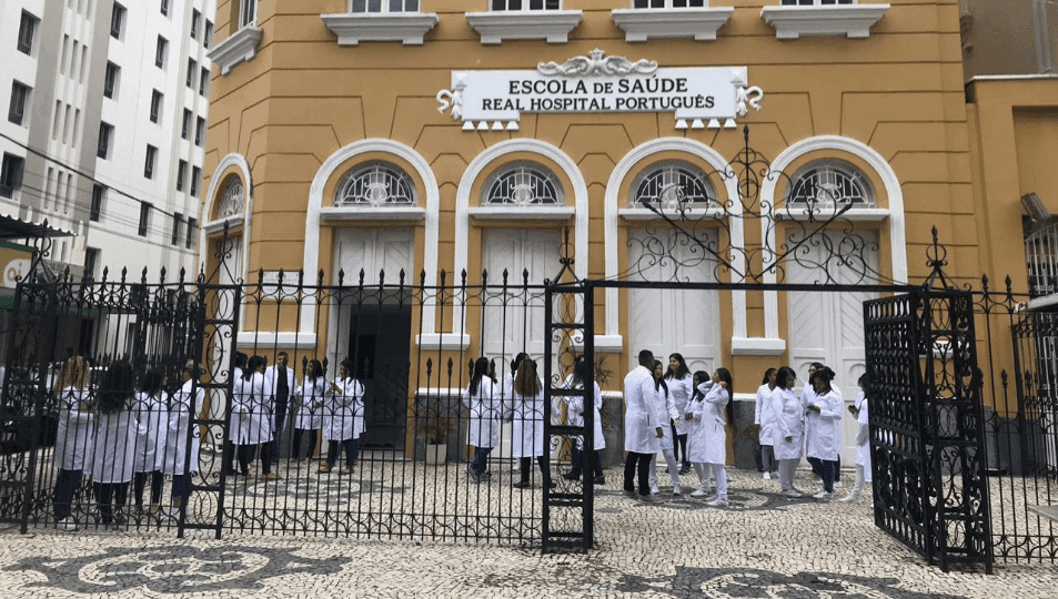 Fachada Escola de Saúde Real Hospital Portugués